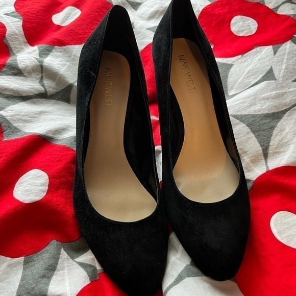 BLACK Suede Wedge Nine West Ipsy. Size 8. Great Staple Shoe. Cute+comfortable! - Picture 4 of 14